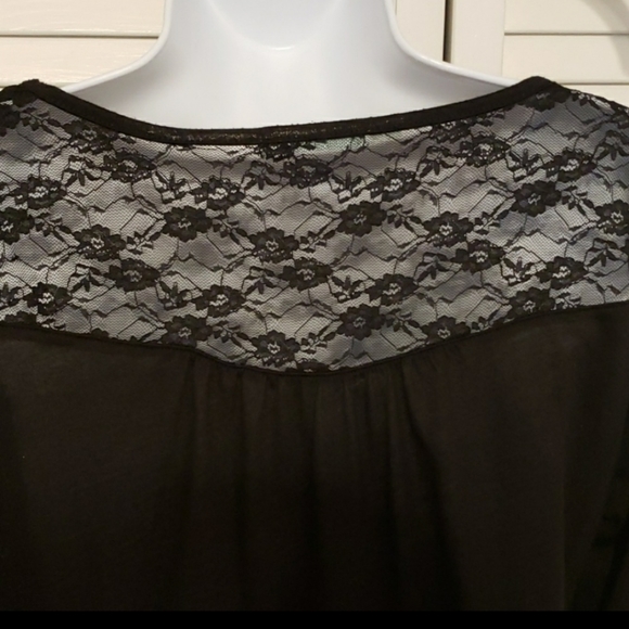 Like New Ultra Feminine Lace Panel Top - Picture 5 of 5